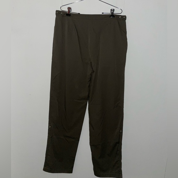 Tilley Endurables dark khaki trousers convert to cropped - Picture 2 of 7